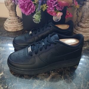 Nike Air Force 1 07 Streetwear/Lifestyle Athletic Shoes Size 5.5 Youth/7 Women